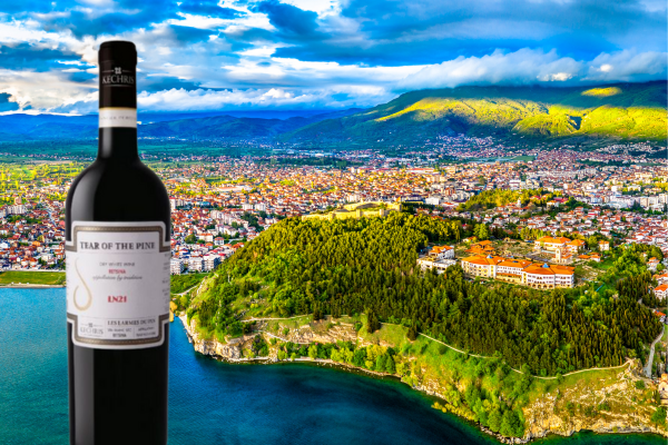 Vinho com vista panorâmica da cidade