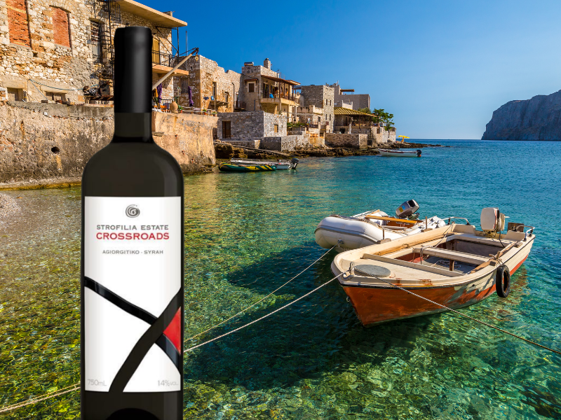 Vinho em frente a uma costa.
